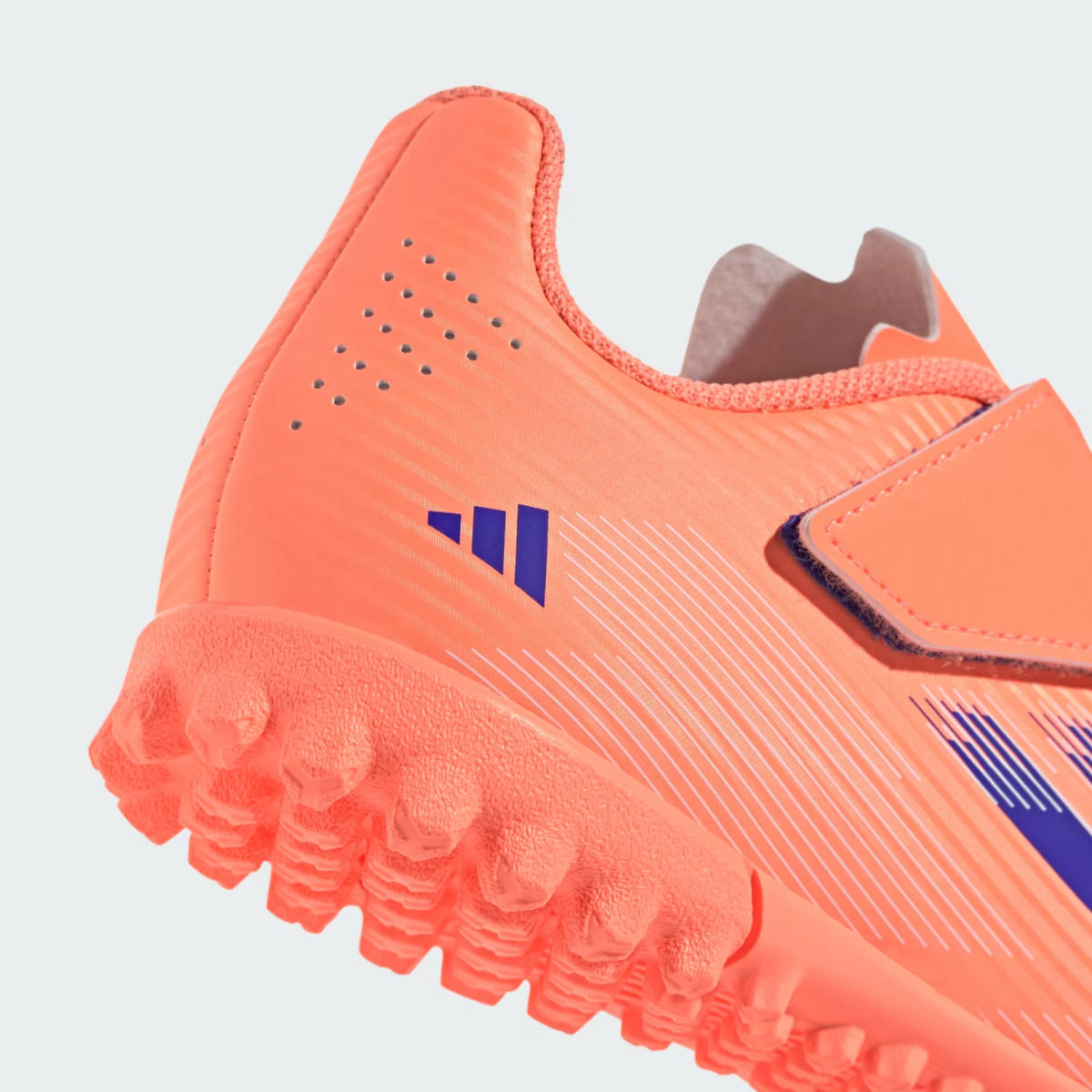 תמונה של נעליים Adidas – ילדים, כדורגל