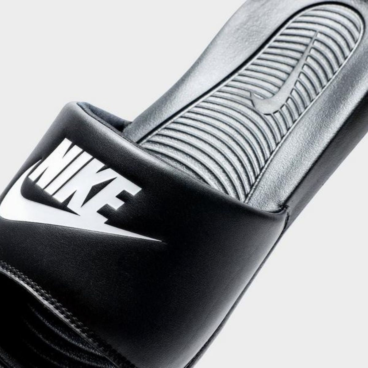 נעליים - NIKE VICTORI ONE SLIDE / גברים