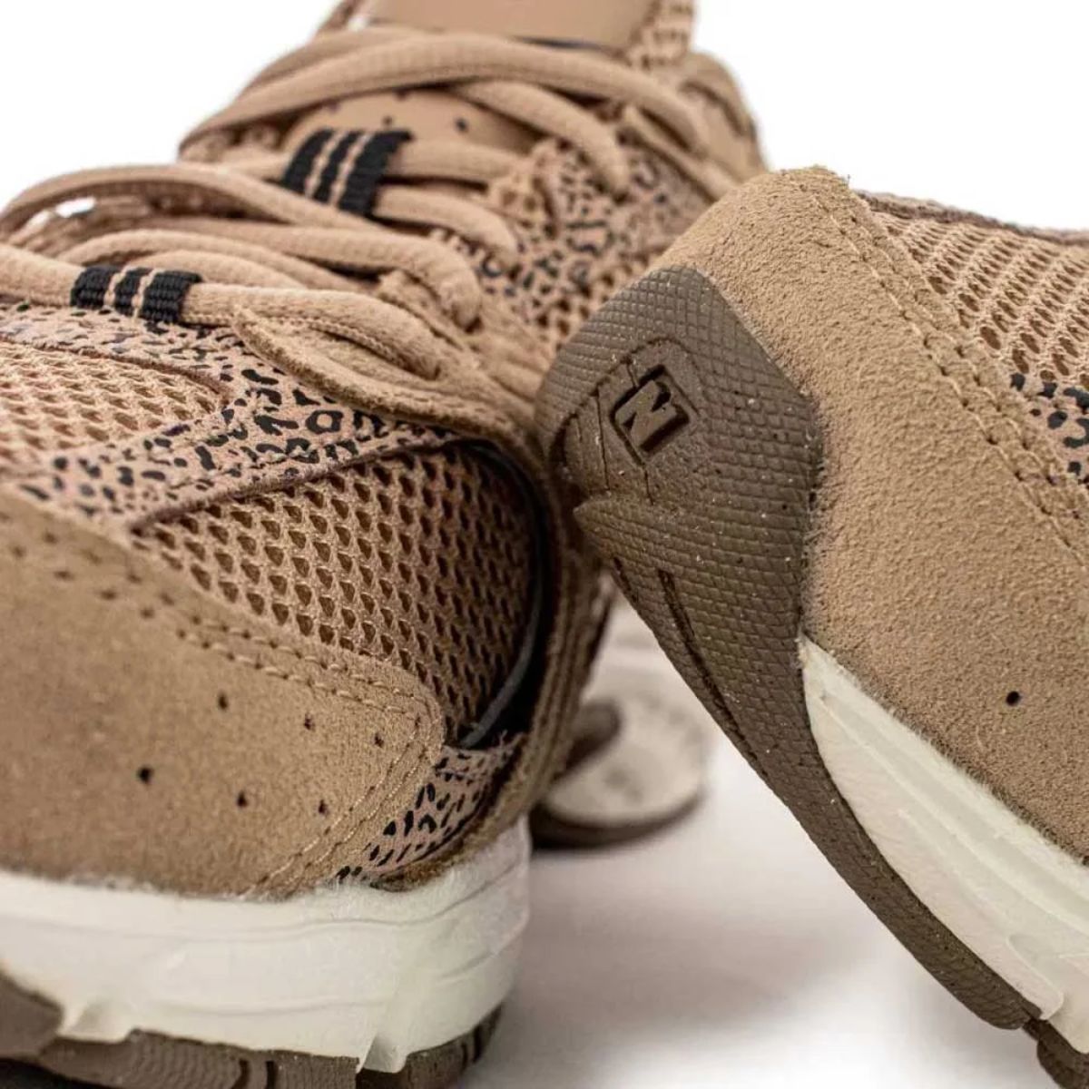 נעלי ספורט Unisex 530 Flat Taupe - לנשים
